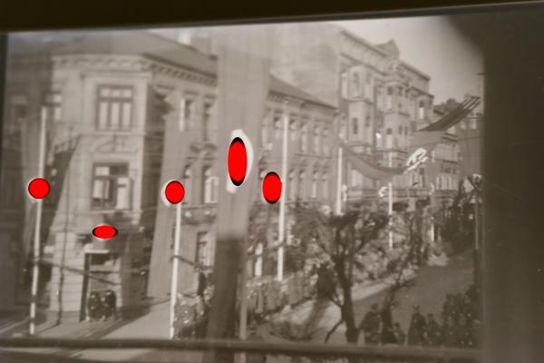 drei alte Negative - geschmückte Stadt - Feierlichkeiten